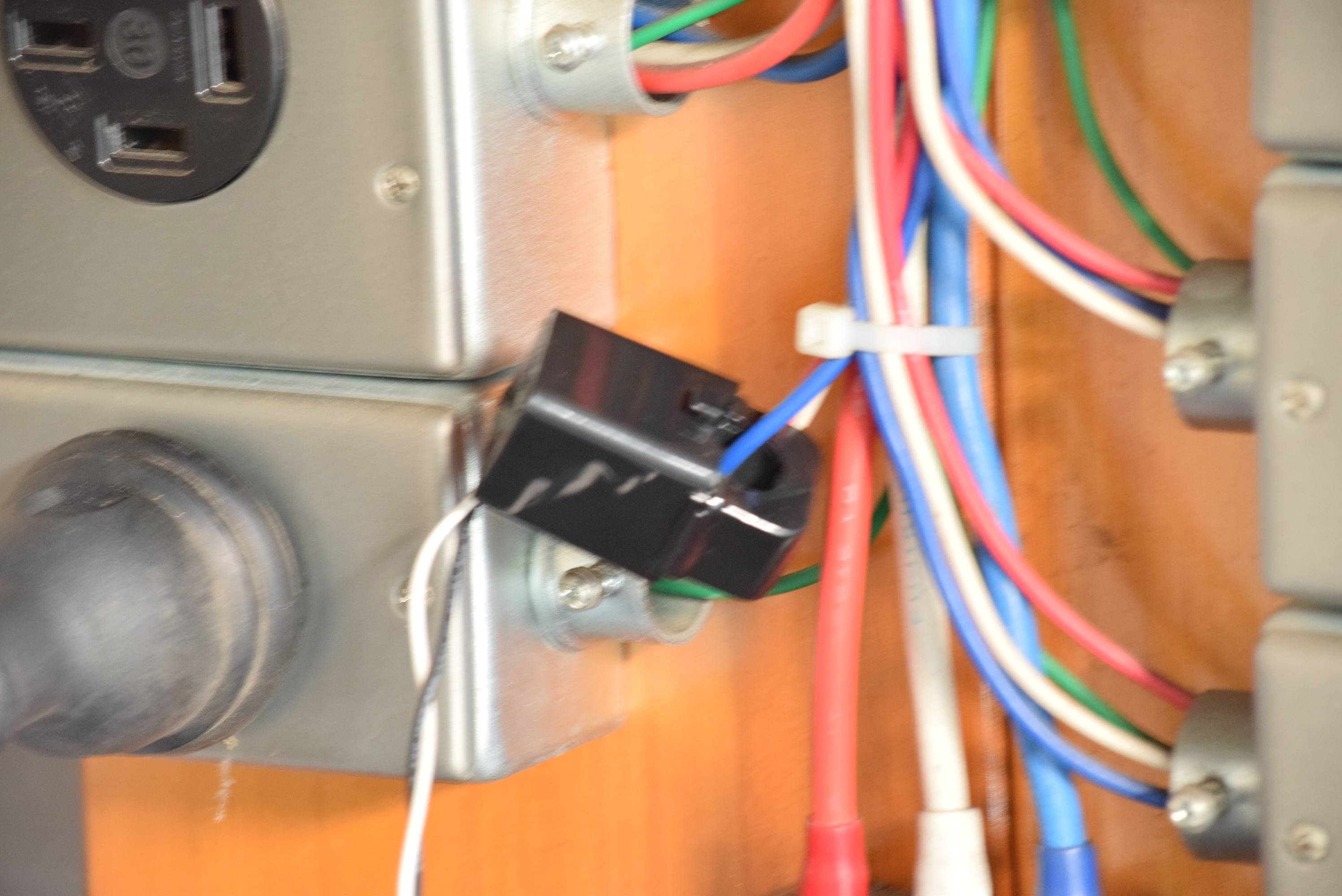 クランプ式電流センサー