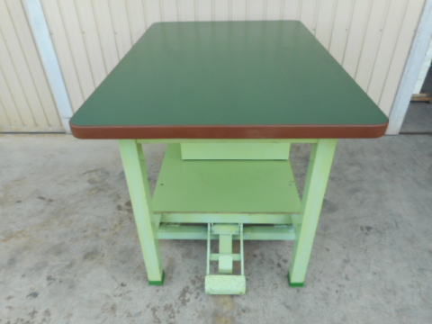 キャスター付作業台　サカエ　中古機械