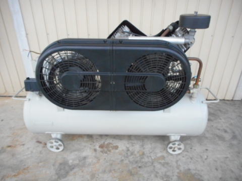 コンプレッサー　岩田　中古機械