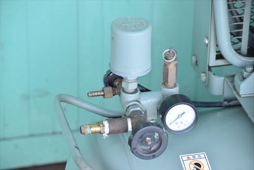 【3.7kW】コンプレッサー 日立産機システム 3.7P-9.5VD6中古