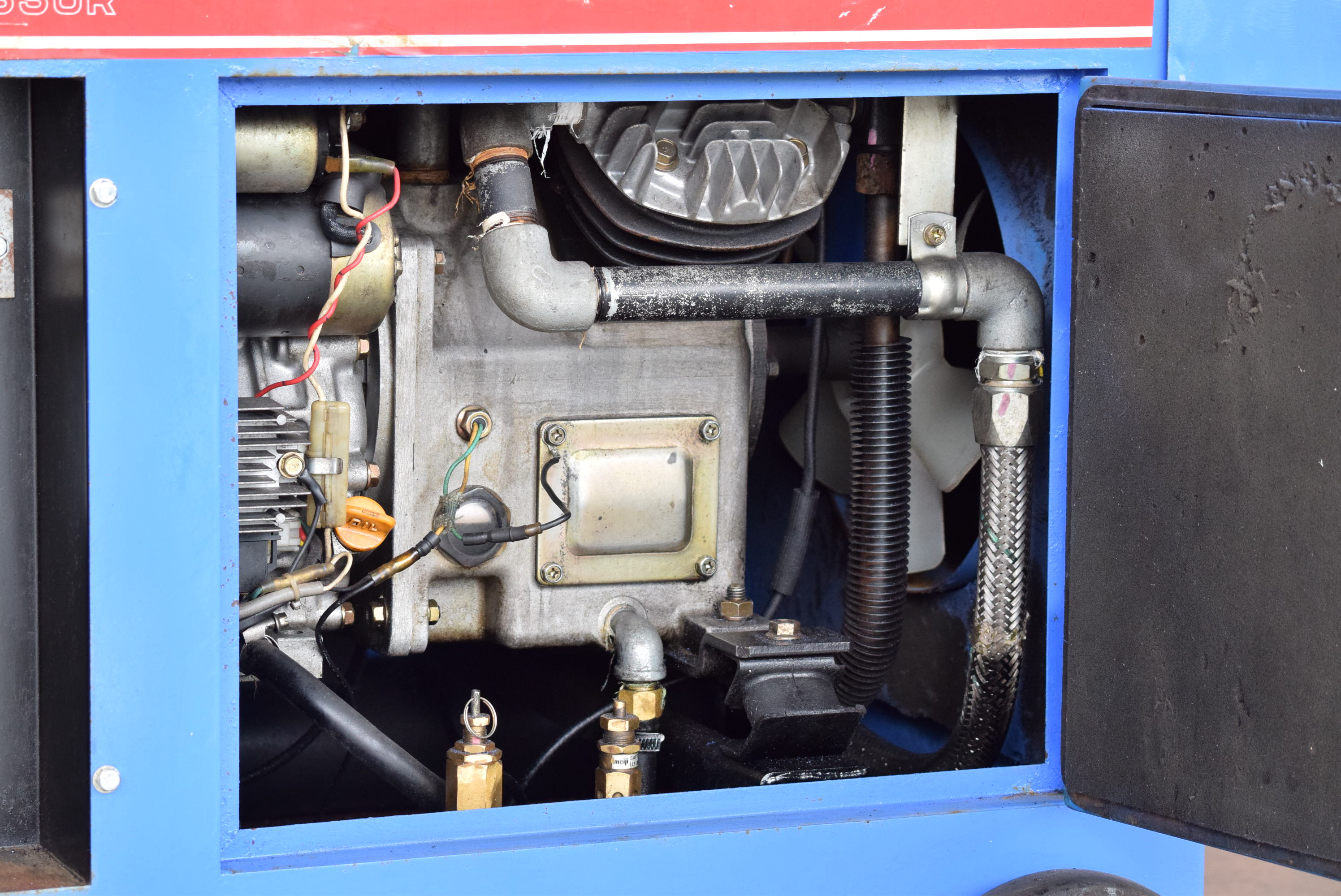 【3.7kW】エンジンコンプレッサー 明治機械 APET-37CY中古