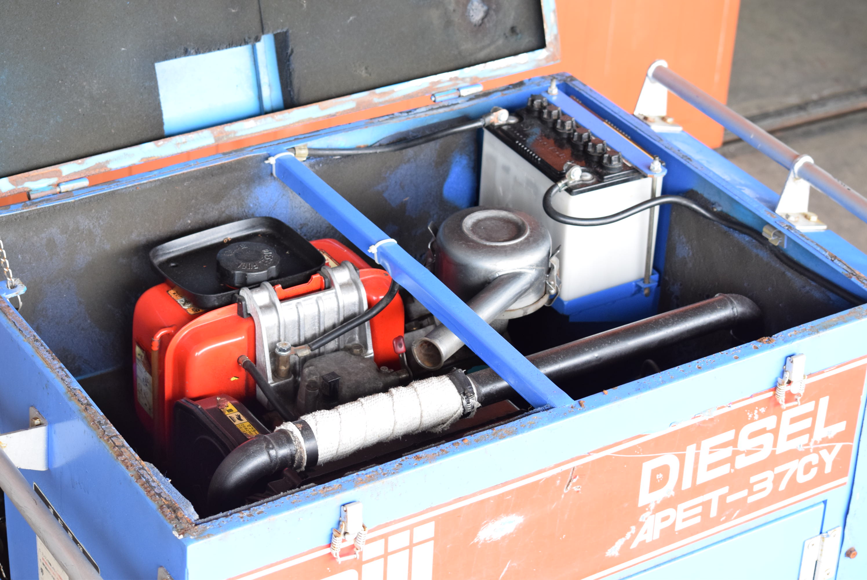 【3.7kW】エンジンコンプレッサー 明治機械 APET-37CY中古