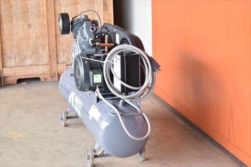 【3.7kW】コンプレッサー アネスト岩田 TLP37EF-10中古