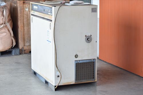 【11kW】スクリューコンプレッサー 北越工業（AIRMAN） SAS11SD-6A中古