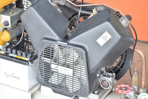 【2.2kW】エンジンコンプレッサー アネスト岩田 TLUE22B-14S中古